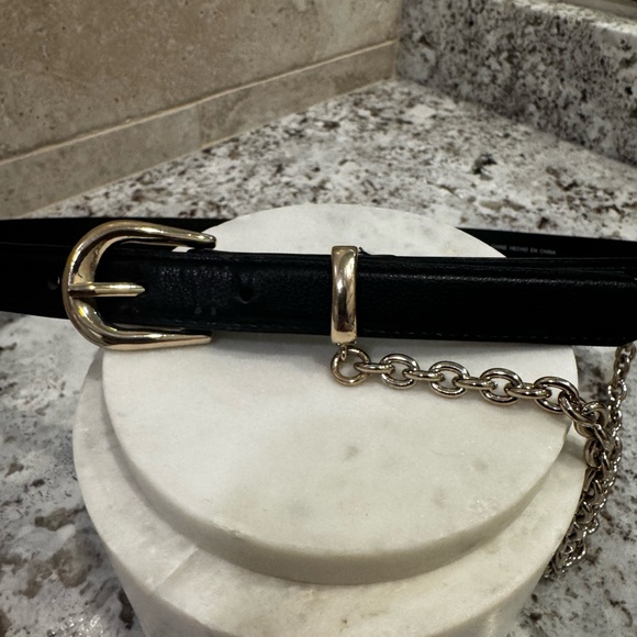 H&M Black Belt with Gold Chain Detail - Picture 2 of 3
